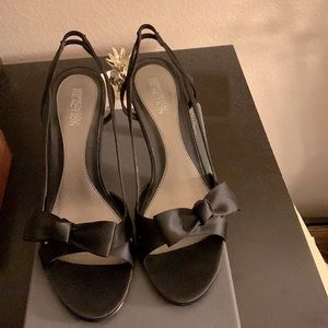 Kenneth Cole high heels with bows. 3 inch heel. Box Included.  Size 8